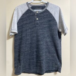 American Eagle Men’s Textured Grey T-Shirt with Silver Contrast Sleeves Medium